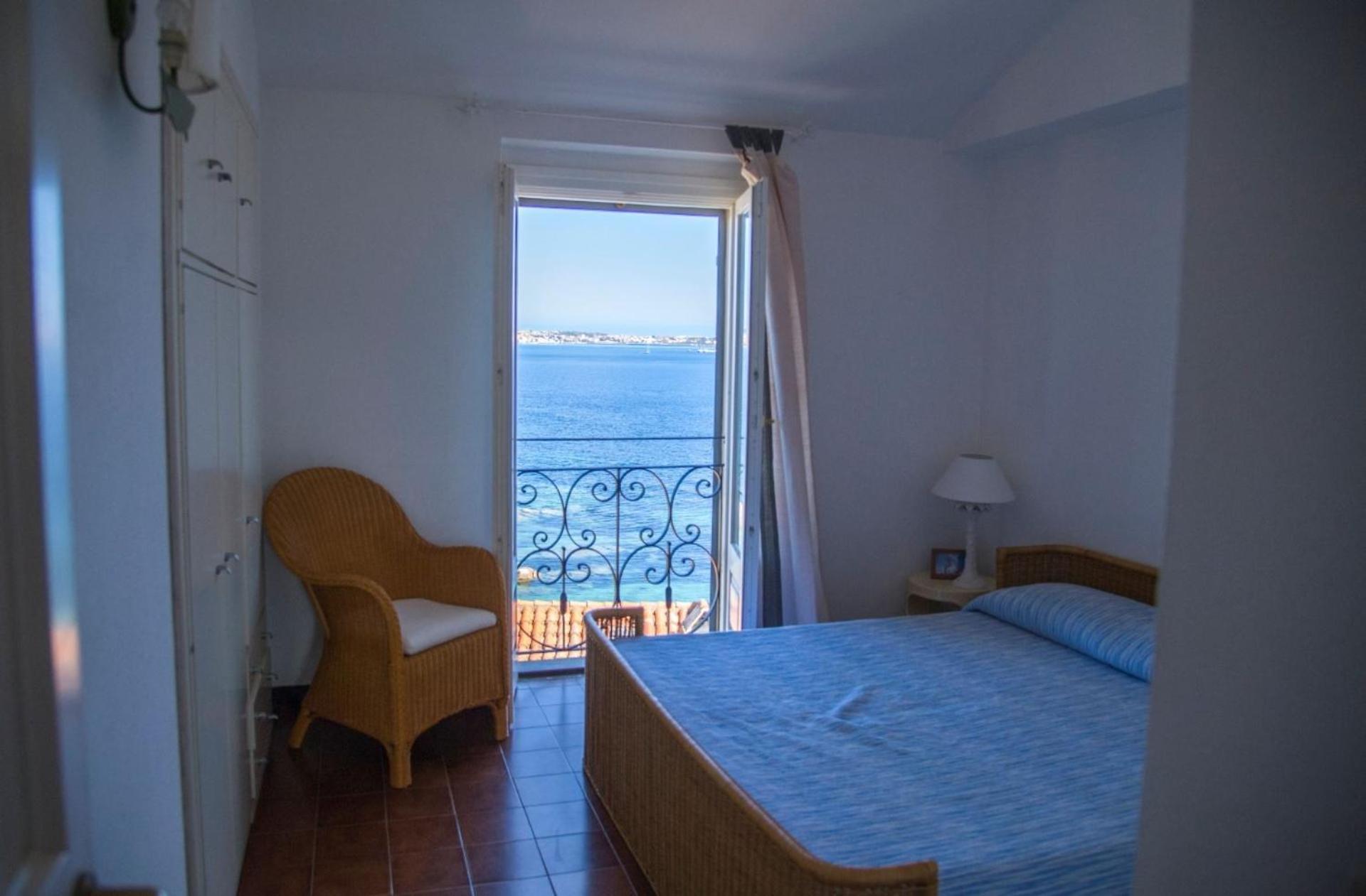 4 Faro - Attico Sul Faro Di Porto Faro Villa Палау Стая снимка
